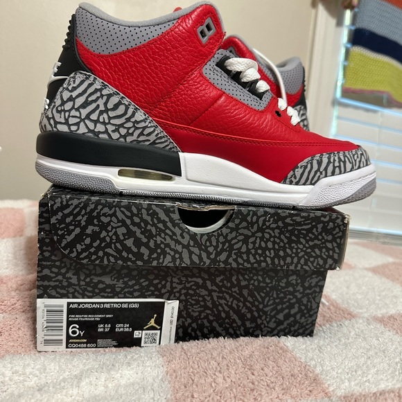 Air Jordan 3 Retro “Unite” (GS) - Picture 2 of 5